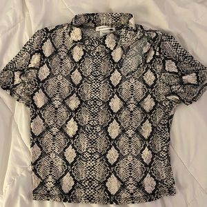 Snake skin cutout cropped shirt